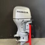 Honda BF100A outboard engine