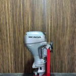 Honda BF8SRU outboard engine